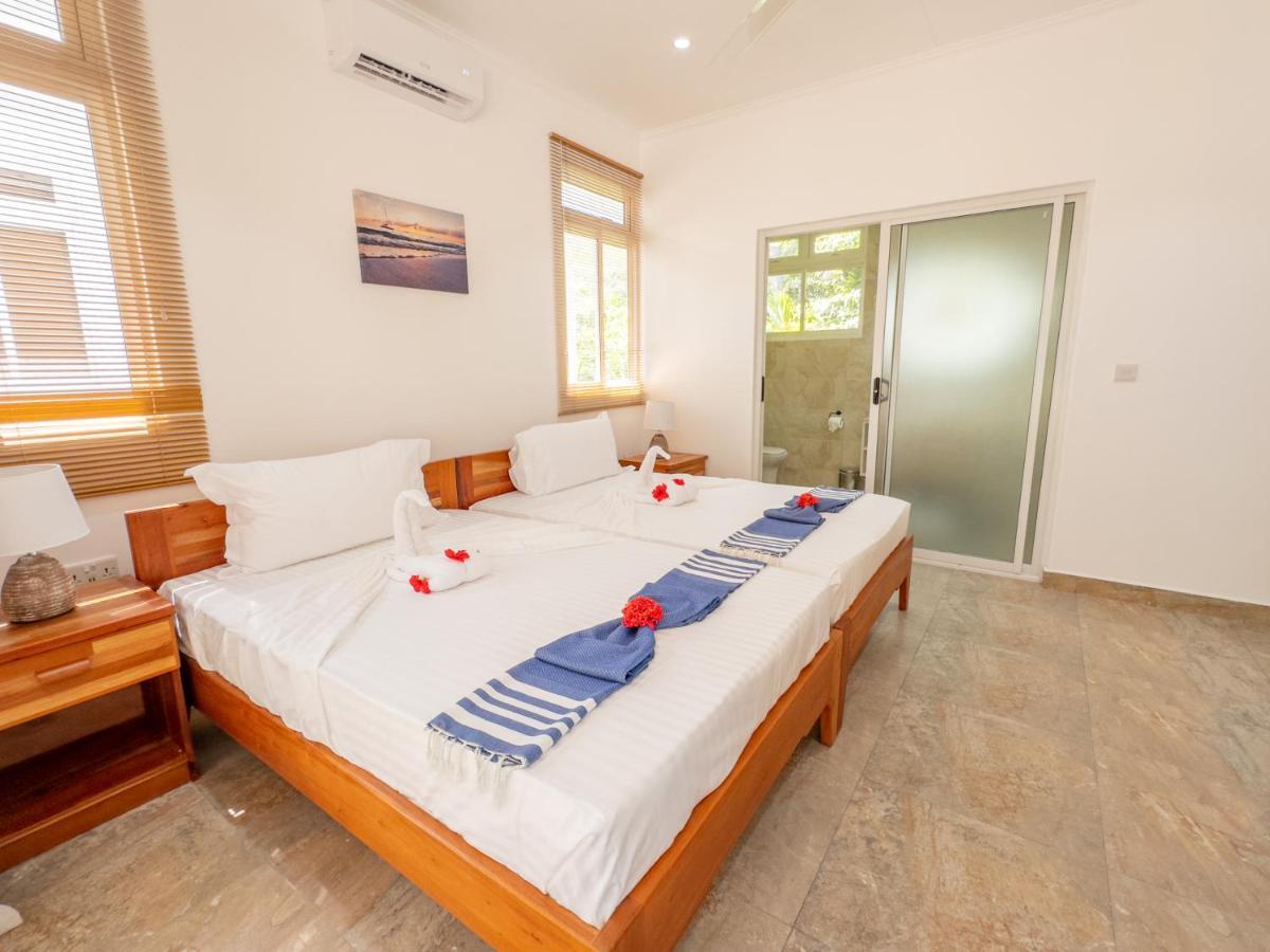 Macmillan'S Holiday Villas Grand Anse  Exterior photo